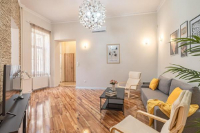 Exclusive n' Charming Apartment with Sauna in the Heart of Budapest